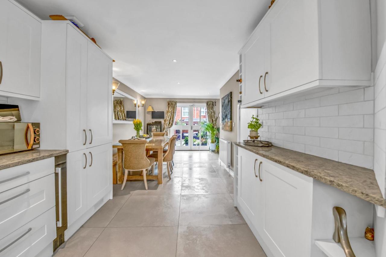 Stylish 3 Bedroom Townhouse For 5 Guests, Set In The Medieval Grid With Off Street Parking Bury St. Edmunds Εξωτερικό φωτογραφία