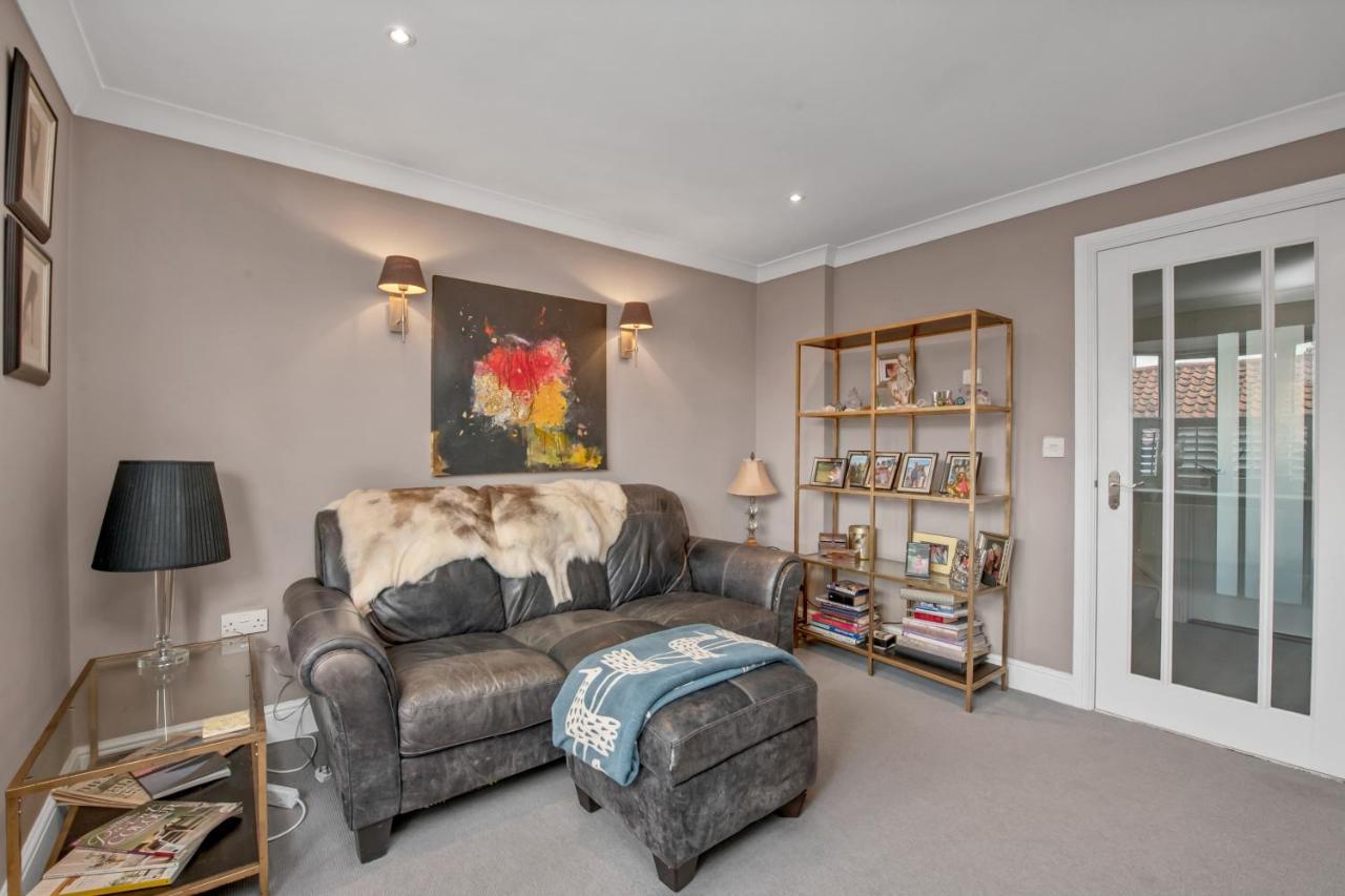 Stylish 3 Bedroom Townhouse For 5 Guests, Set In The Medieval Grid With Off Street Parking Bury St. Edmunds Εξωτερικό φωτογραφία