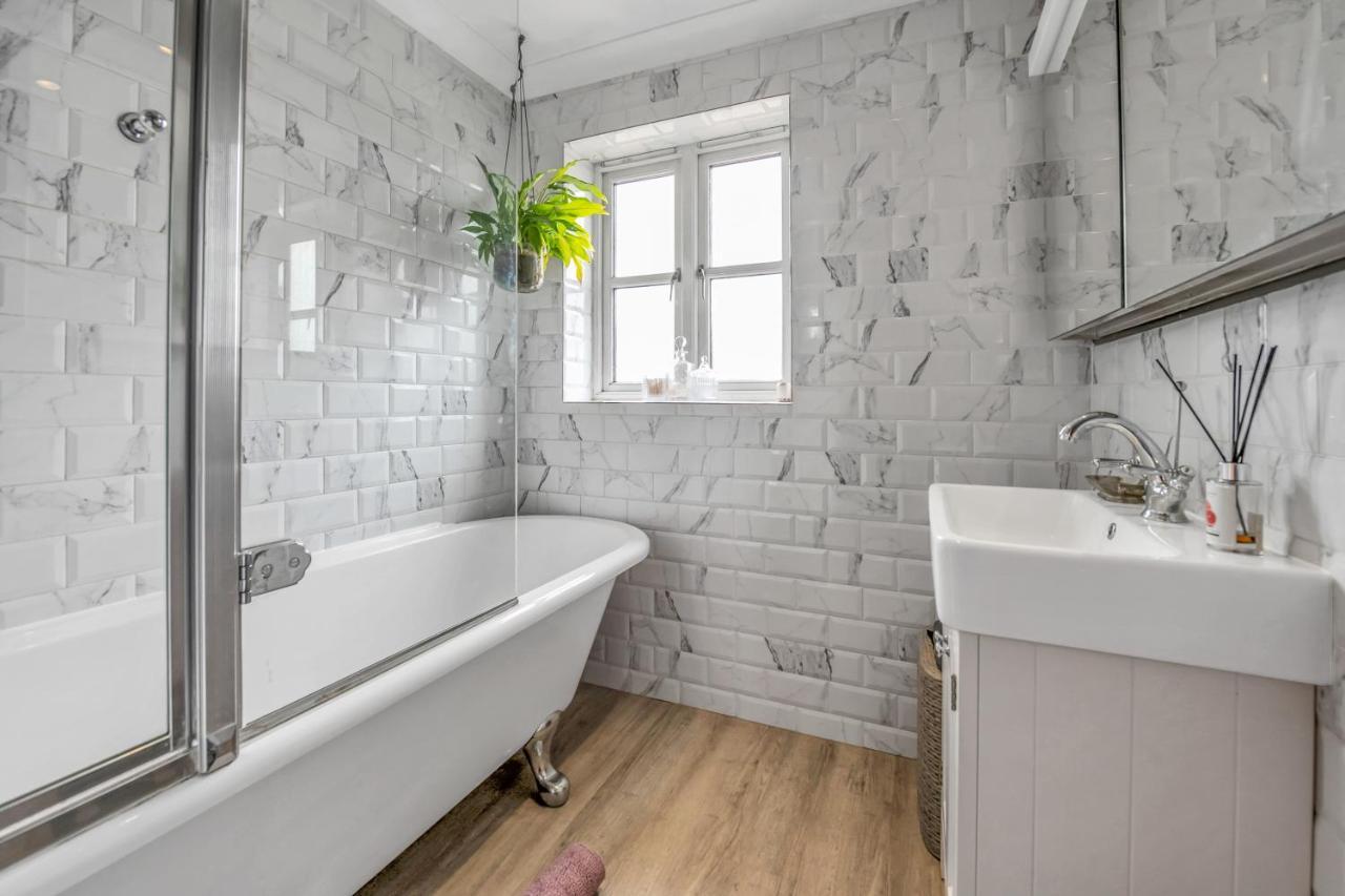 Stylish 3 Bedroom Townhouse For 5 Guests, Set In The Medieval Grid With Off Street Parking Bury St. Edmunds Εξωτερικό φωτογραφία